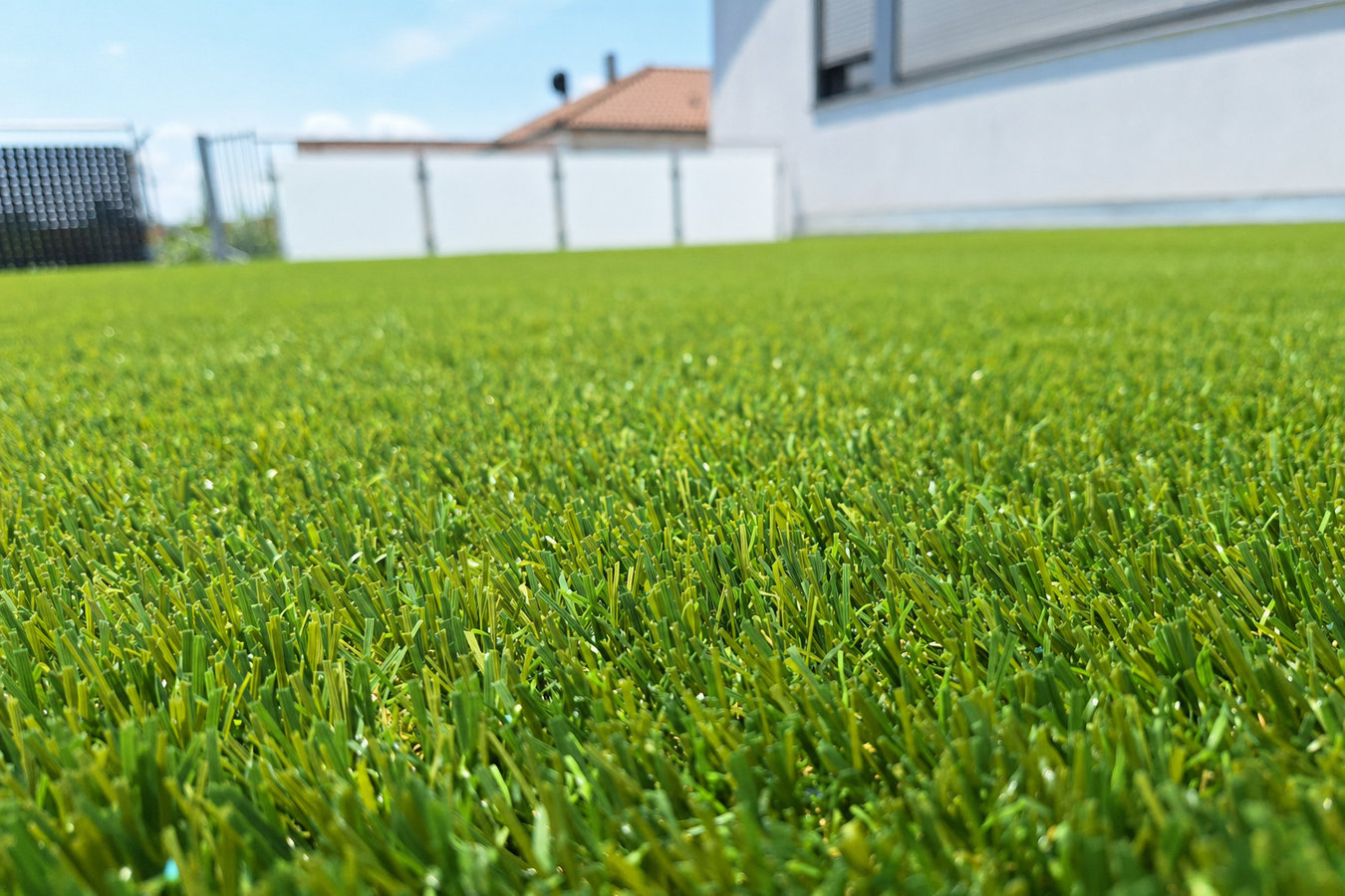 Synthetic lawn turf